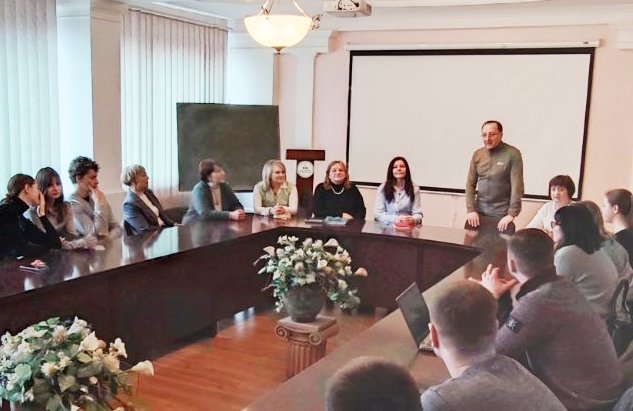 п.Василь Лопух під час зустрічі з студентами та колегами